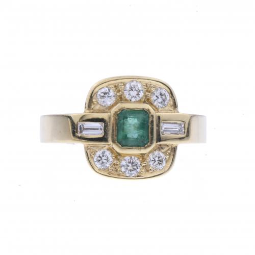 SORTIJA CON DIAMANTES Y ESMERALDA.