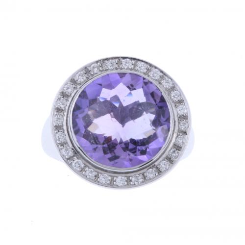 GRAN SORTIJA CON AMATISTA Y DIAMANTES.