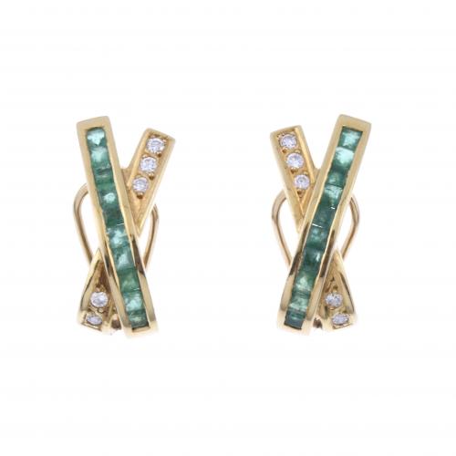 DIAMONDS AND EMERALDS EARRINGS.