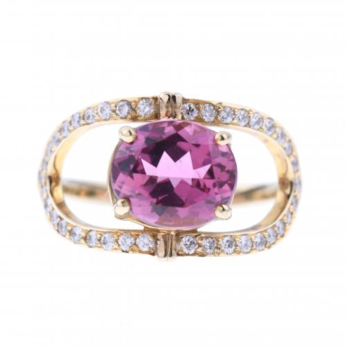 SORTIJA CON TURMALINA ROSADA Y DIAMANTES.