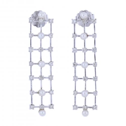 LONG EARRINGS WITH DIAMONDS AND PEARLS.