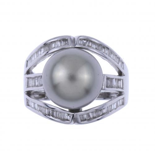 SORTIJA CON DIAMANTES Y PERLA TAHITÍ.