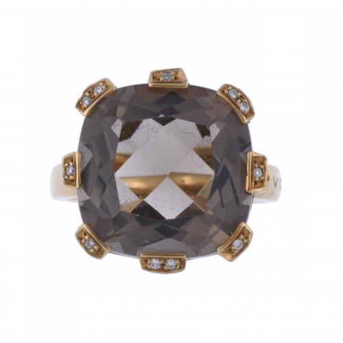 SORTIJA CON CUARZO FUMÉ Y DIAMANTES.