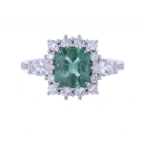 SORTIJA CON DIAMANTES Y ESMERALDA.