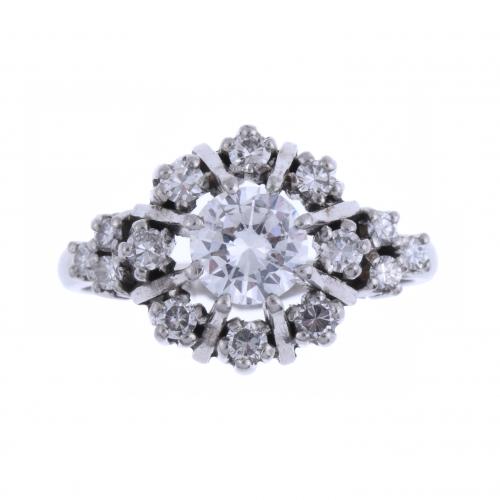 SORTIJA ROSETÓN CON DIAMANTES.