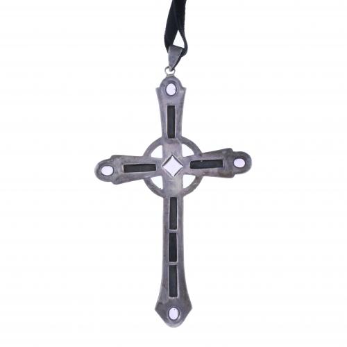 CROSS PENDANT WITH ONYX, EARLY 20TH CENTURY.