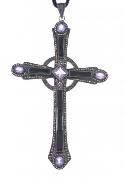 CROSS PENDANT WITH ONYX, EARLY 20TH CENTURY.