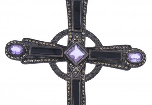 CROSS PENDANT WITH ONYX, EARLY 20TH CENTURY.