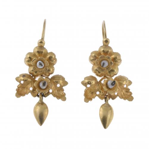 ELIZABETHAN DETACHABLE LONG EARRINGS.