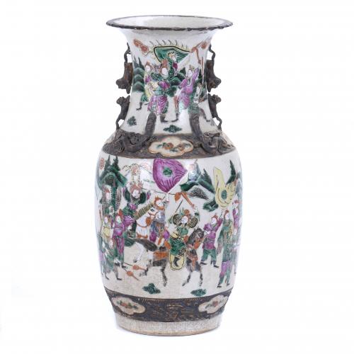 CHINESE NANKIN VASE, LATE 19TH - EARLY 20TH CENTURY.