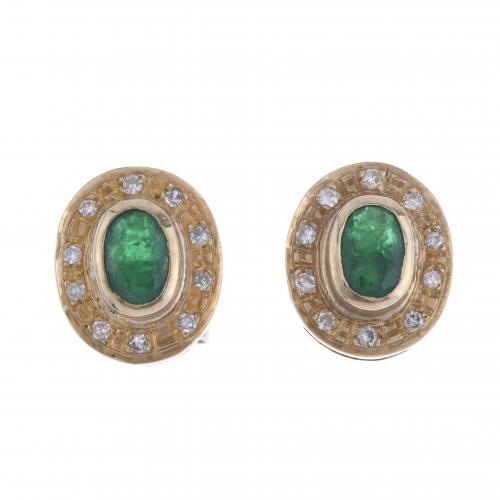 EARRINGS WITH EMERALDS.