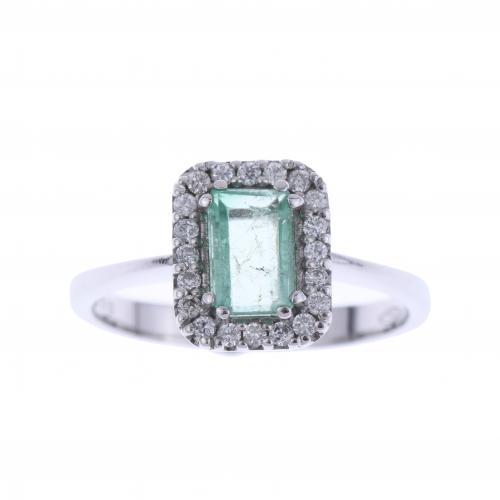 RING WITH DIAMONDS AND EMERALD.