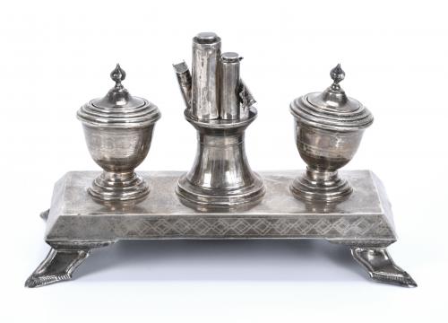 SPANISH SILVER INKSTAND, FIRST HALF OF THE 20TH CENTURY.