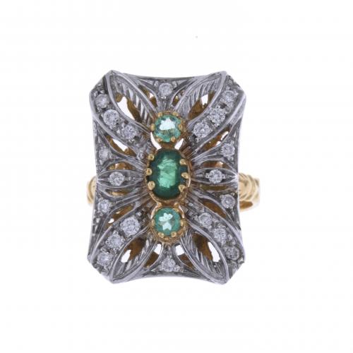 RING WITH DIAMONDS AND EMERALDS.