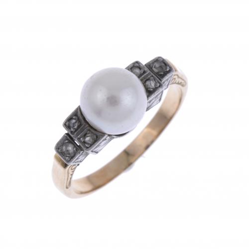 ART DECO RING WITH A PEARL.