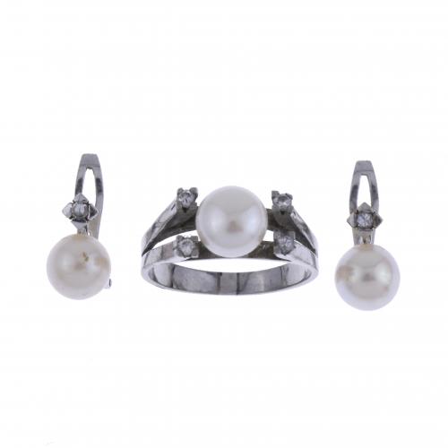 EARRINGS AND RING SET.