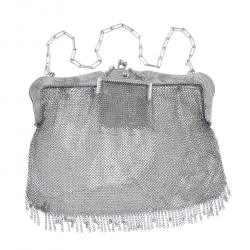BAG AND PURSE IN SILVER MESH, FIRST THIRD OF THE 20TH CENTURY.