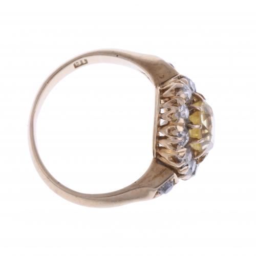 ROSETTE RING WITH CITRINE AND DIAMONDS.