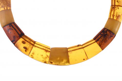 AMBER CHOKER.