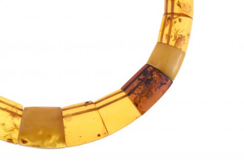 AMBER CHOKER.