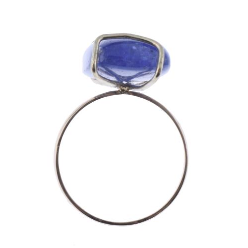 RING WITH TANZANITE.