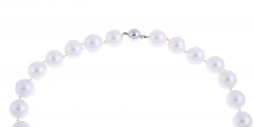 AUSTRALIAN PEARLS NECKLACE.