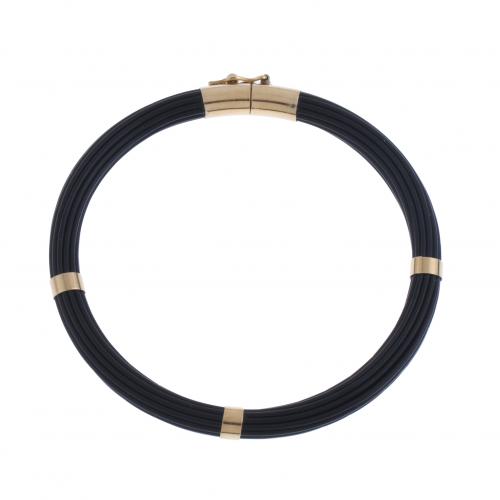 GOLD BANGLE BRACELET.
