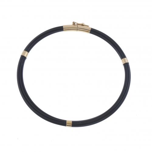 GOLD BANGLE BRACELET.