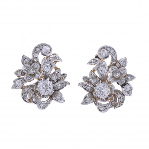 PENDIENTES FLORALES CON DIAMANTES.