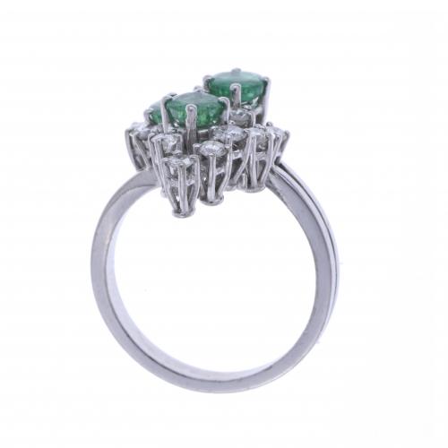 SORTIJA RACIMO DE ESMERALDAS Y DIAMANTES.