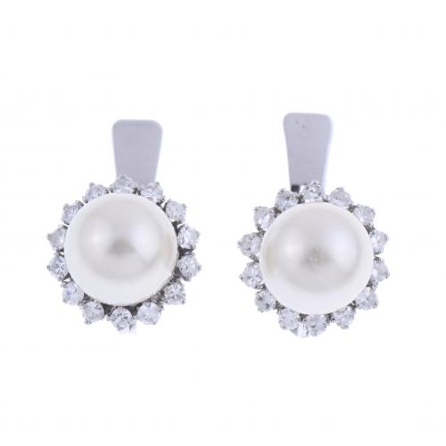 PENDIENTES DE PERLA Y DIAMANTES.