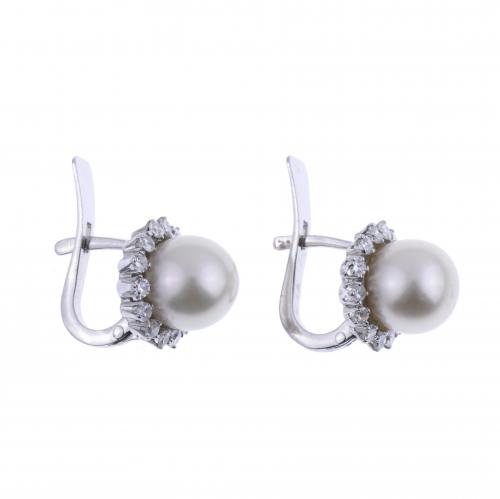 PEARL AND DIAMONDS EARRINGS.