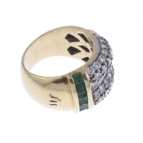 EMERALD AND DIAMONDS RING