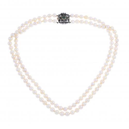 PEARLS LONG NECKLACE.