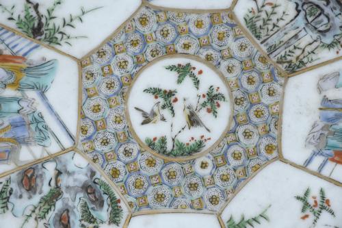 LARGE CHINESE CANTON DISH, 20TH CENTURY.