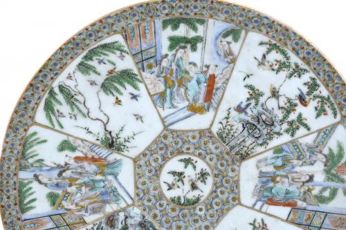 LARGE CHINESE CANTON DISH, 20TH CENTURY.