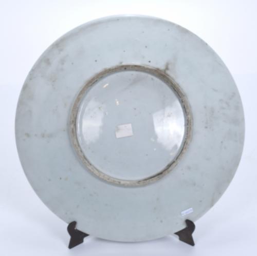 LARGE CHINESE CANTON DISH, 20TH CENTURY.