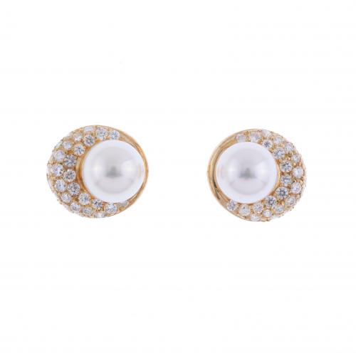 PENDIENTES CON PERLA AKOYA Y DIAMANTES.