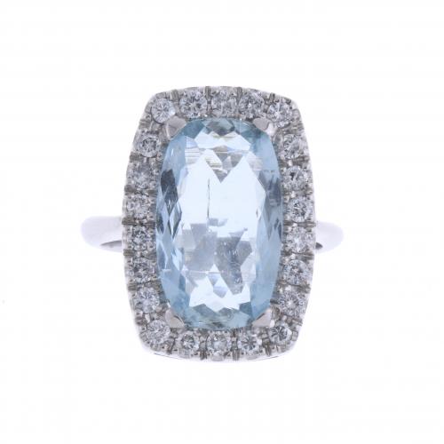 LARGE DIAMONDS AND AQUAMARINE RING.