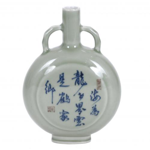 PILGRIM'S FLASK. 20TH CENTURY.