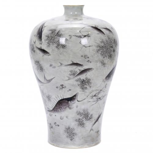 CHINESE VASE. FIRST HALF OF THE 20TH CENTURY.