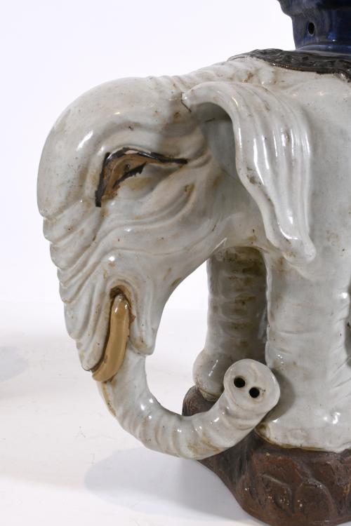 PAREJA DE PEANAS ELEFANTE HINDÚES. SIGLO XIX.
