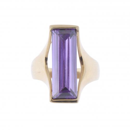 SHUTTLE RING WITH AMETHYST.