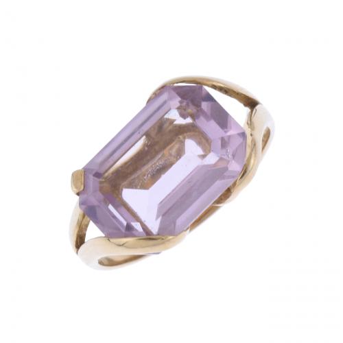 RING WITH AMETHYST.