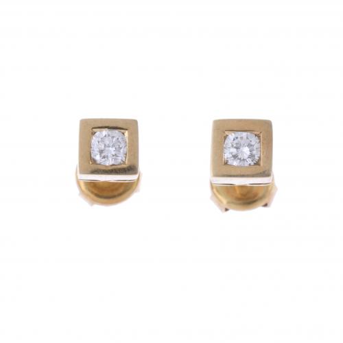 DIAMONDS STUD EARRINGS.