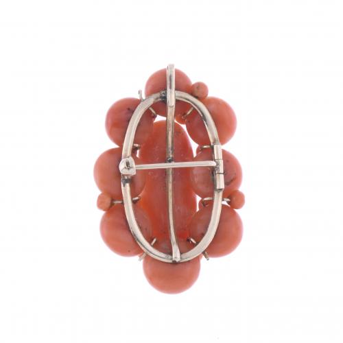 CORAL ROSETTE BROOCH-PENDANT WITH DIAMOND.