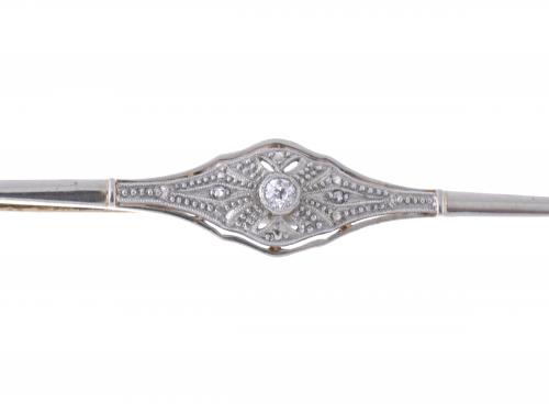 BROOCH WITH DIAMOND.