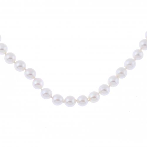 PEARLS NECKLACE.