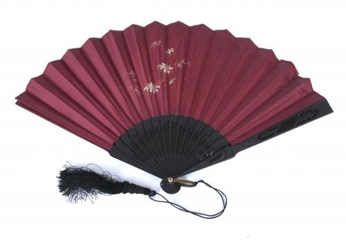 SET OF SEVEN FANS, 19TH AND 20TH CENTURIES.