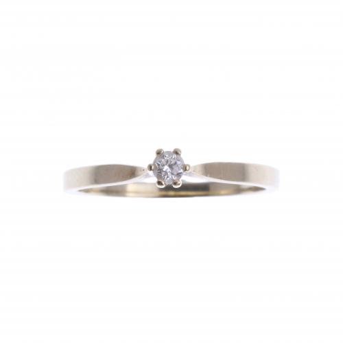 DIAMOND SOLITAIRE RING.